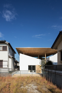 y+M design office et la Floating Roof House à Kobe

