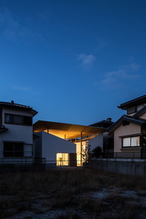 y+M design office et la Floating Roof House à Kobe
