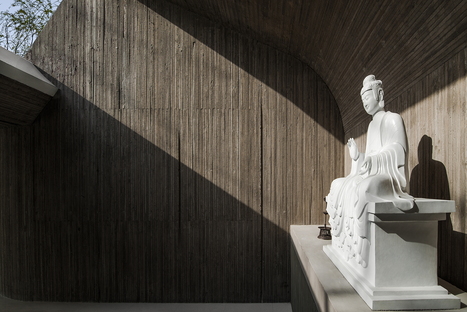 Archstudio réalise un temple bouddhiste sur les rives du fleuve à Tangshan (Chine)
