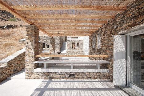 Cometa Architects : Rocksplit, maison sur l’île de Kéa dans les Cyclades
