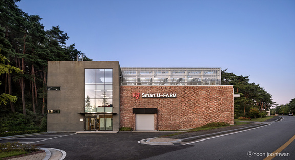 Le cabinet Architecture Studio YEIN signe la KIST Smart U-Farm à Gangneung
