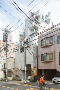 Akihisa Hirata signe la Tree-ness house, une maison et galerie d’art à Tokyo

