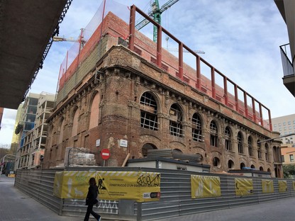 Harquitectes transforme l’ancienne cristallerie Cristalerías Planell de Barcelone en centre civique
