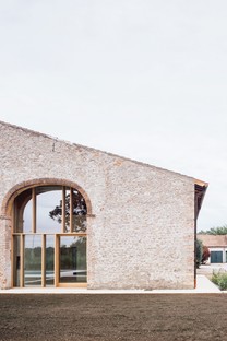 Studio Wok rénove une maison de campagne dans le hameau de Chievo

