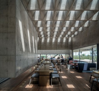 Vector Architects signe le Restaurant y Sea dans la station balnéaire de Beidaihe en Chine
