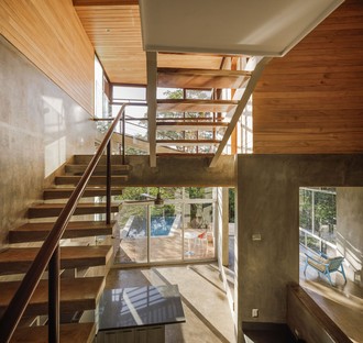 Balcony House de Laboratory Sustaining Design
