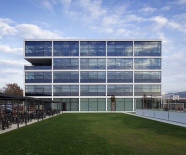Le cabinet HENN Architects signe le Stryker Innovation Center à Fribourg-en-Brisgau
