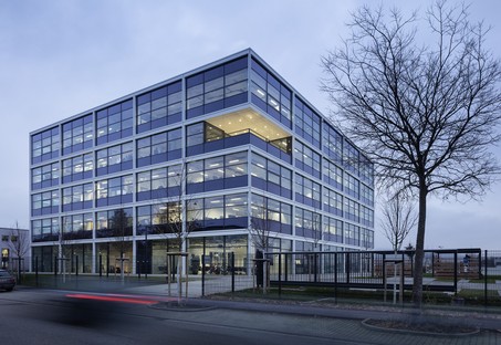 Le cabinet HENN Architects signe le Stryker Innovation Center à Fribourg-en-Brisgau
