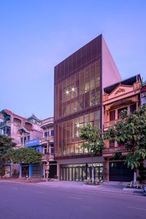 H&P Architects : maison-tube et « caverne tropicale » au Vietnam
