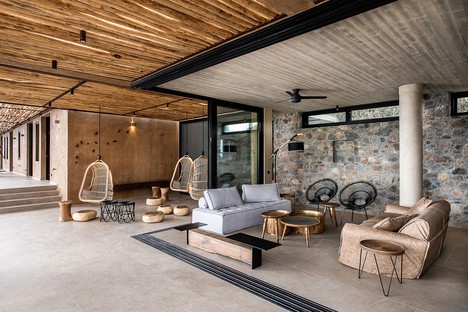 Paly Architects signe une résidence de luxe en bord de mer à Livadia en Crète

