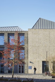 FaulknerBrowns signe le Lower Mountjoy Teaching and Learning Centre
