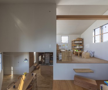 Tato Architects signe la Functional Cave, une maison en spirale à Takatsuki 
