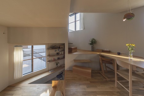 Tato Architects signe la Functional Cave, une maison en spirale à Takatsuki 
