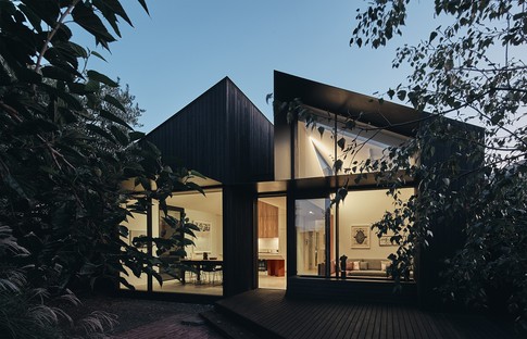 Split House de FMD Architects : deux identités pour un même logement

