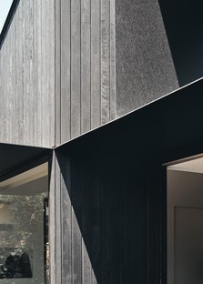 Split House de FMD Architects : deux identités pour un même logement
