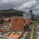 Le cabinet El Equipo Mazzanti signe l’agrandissement de la Fondation Santa Fe à Bogota
