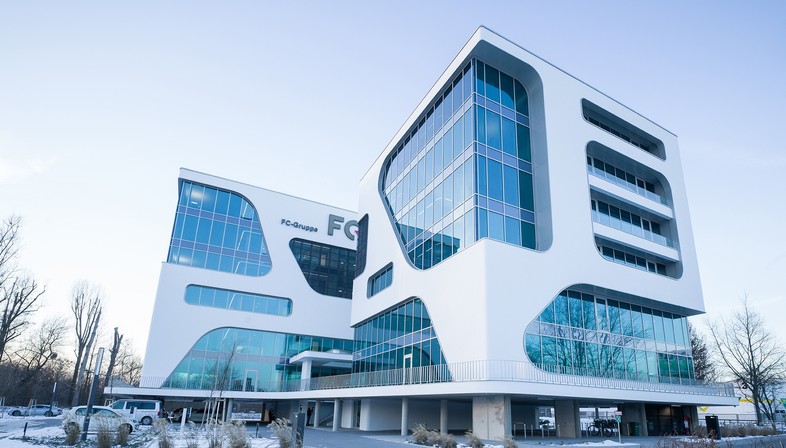 FC Ingenieure Campus : la « façade smartphone » de 3deluxe architecture
