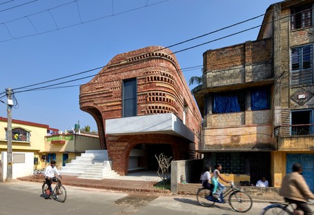 Abin Design Studio: Gallery house à Bansberia, West Bengal, Inde
