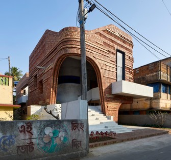 Abin Design Studio: Gallery house à Bansberia, West Bengal, Inde
