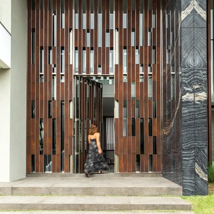 Residencia HRB à Curitiba au Brésil : un ouvrage de Schuchovski Arquitetura 
