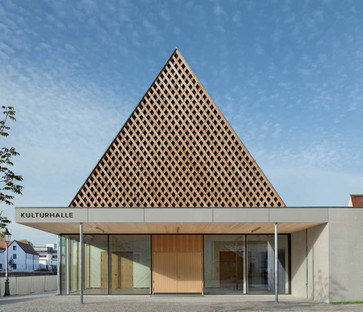 Kühnlein Architektur signe la salle culturelle Christoph Willibald Gluck à Berching
