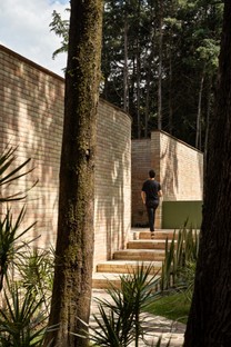 LANZA Atelier signe Jajalpa - la maison dans la forêt - à Ocoyoacac (Mexique)
