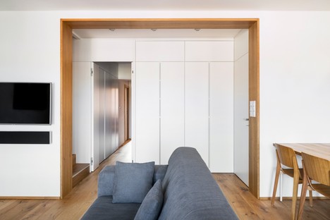 No Architects signe la restructuration d’une maisonnette dans le quartier de Žižkov (Prague)
