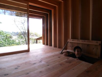 Koji kakiuchi : un refuge en bois à Nara
