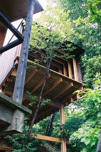 Koji kakiuchi : un refuge en bois à Nara
