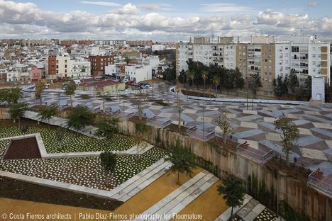Costa-Fierros : Parc de la musique à Séville
