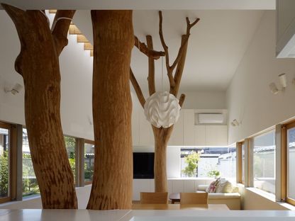 Ogawa : la nature et l'architecture dans la maison avec des arbres à Kagawa
