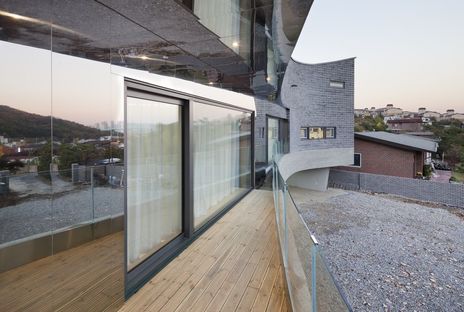 Joho Architecture : maison avec toit cintré en Corée
