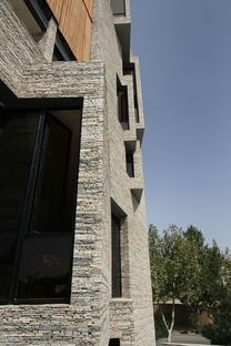 Mehdizadeh : édifice avec revêtement recyclé à Mahallat
