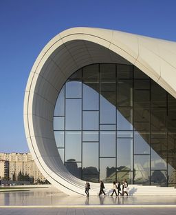 Zaha Hadid réalise le centre Heydar Aliyev de Bakou
