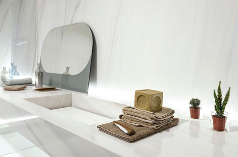 Les céramiques techniques effet marbres blancs d’Ariostea : des produits parfaits pour les meubles et les revêtements 
