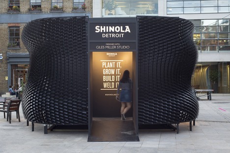 
	« The Bolt » : un pavillon en bois effet cuir signé Giles Miller Studio pour Shinola.

