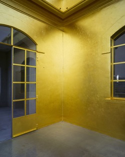 OMA Rem Koolhaas restructure une distillerie pour en faire le siège de la Fondation Prada à Milan.

