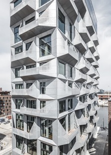 Cobe Architects réalise des appartements dans un silo à façade en acier galvanisé

