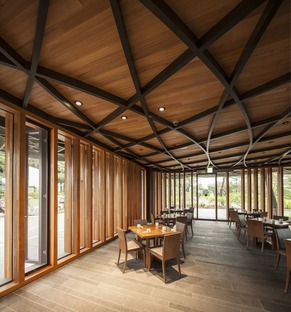 Structure en acier pour le toit du Taekwang Country Club Café de Mecanoo
