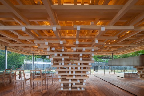 Structure en forme d’arbre pour la Coeda House de Kengo Kuma

