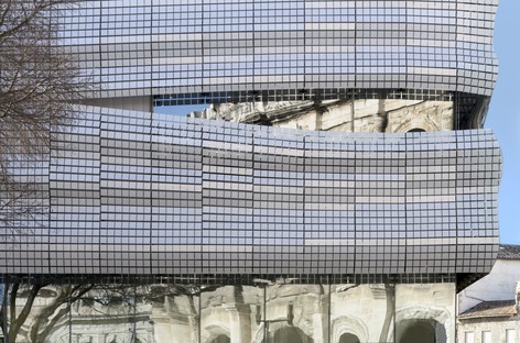 Le Musée de la Romanité d’Elizabeth De Portzamparc à Nîmes et sa façade en verre sérigraphié
