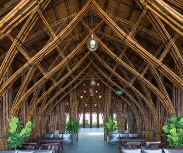 Couverture en bambou pour le Nocenco Café du cabinet VTN Architects
