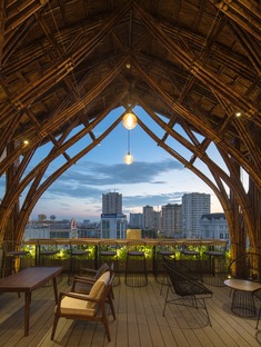 Couverture en bambou pour le Nocenco Café du cabinet VTN Architects
