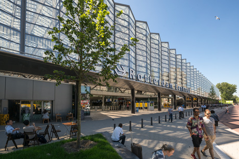 Verre, aluminium, béton et bois pour la gare de Rotterdam-Central
