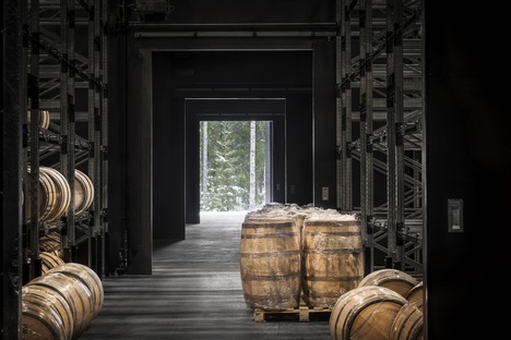 La distillerie en béton qui ressemble au bois d’Avanto Architects
