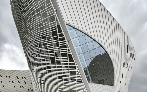 PES ARK signe le centre culturel et artistique du détroit de Fuzhou et son revêtement en céramique technique 
