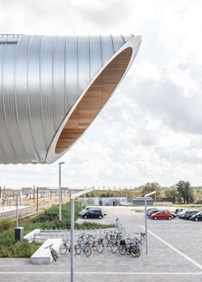 La gare de Køge Nord : un tunnel d’acier habillé de bois et d’aluminium
