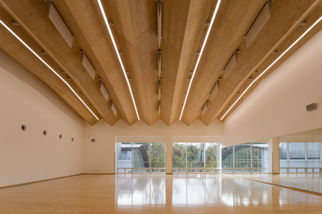 Structure en bois pour l’ICU phisical center de Kengo Kuma