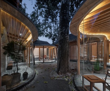 Maison restructurée en bois, briques et bambou lamellé-collé à Pékin

