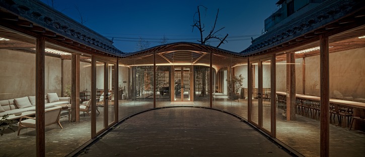 Maison restructurée en bois, briques et bambou lamellé-collé à Pékin
